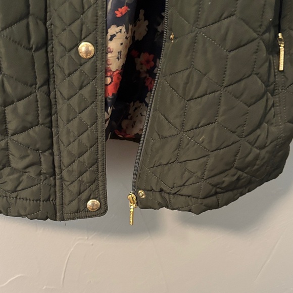 Weatherproof Dark Green Quilted Utility Jacket with Floral Interior - Picture 4 of 7
